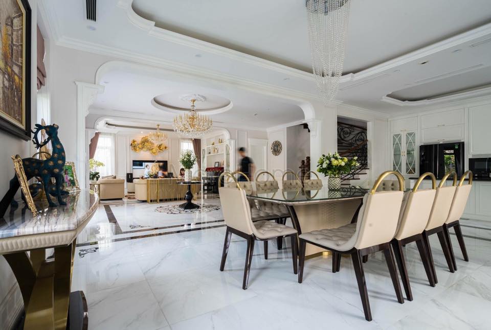 Chất liệu gỗ sồi nga nhập khẩu cao cấp đã qua xử lý, lõi gỗ chắc chắn giúp bộ bàn ăn cổ điển châu âu bền theo năm tháng bàn ăn gỗ